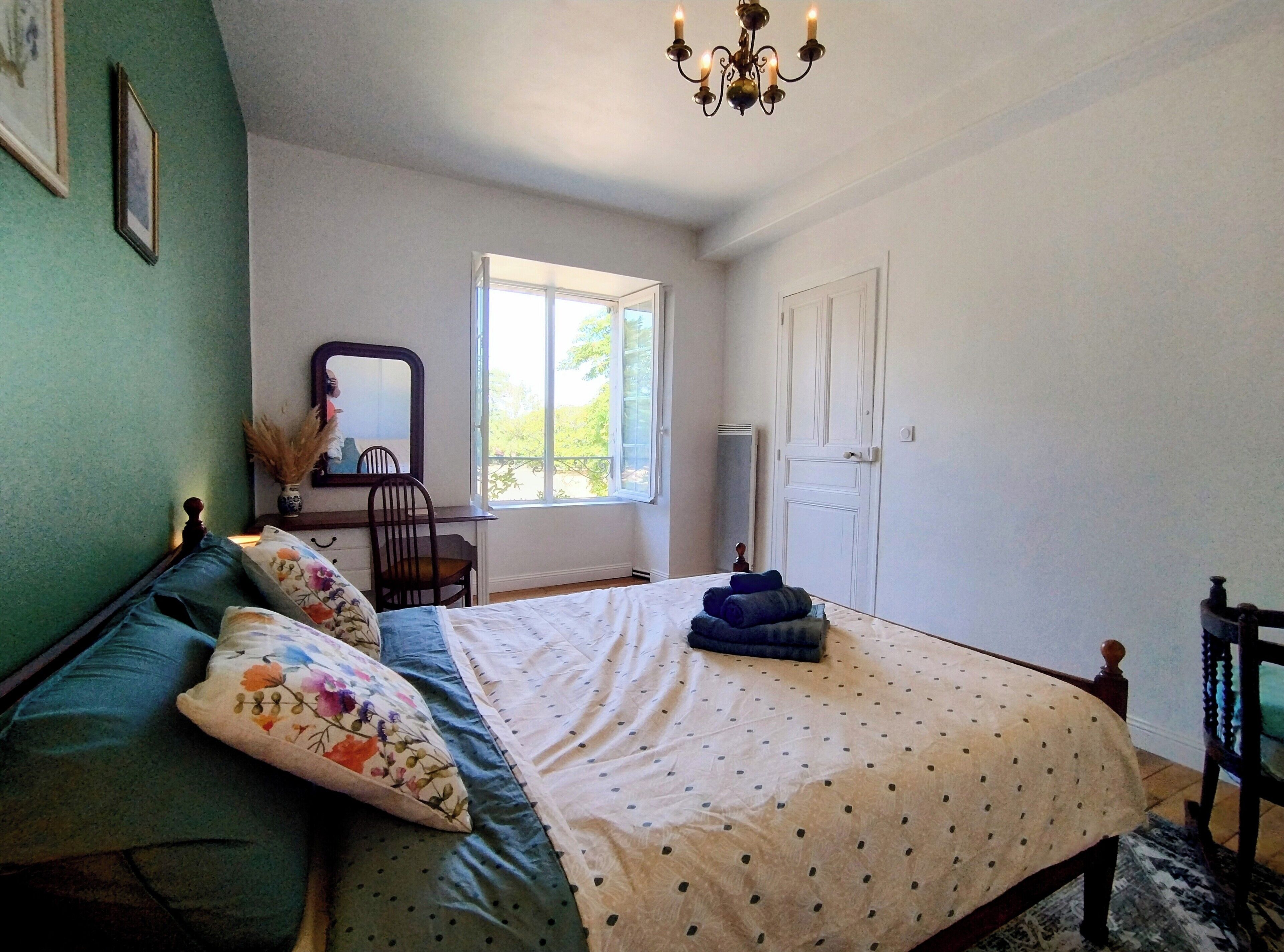 1 slaapkamer, een bureau, reisbedje, gratis wifi