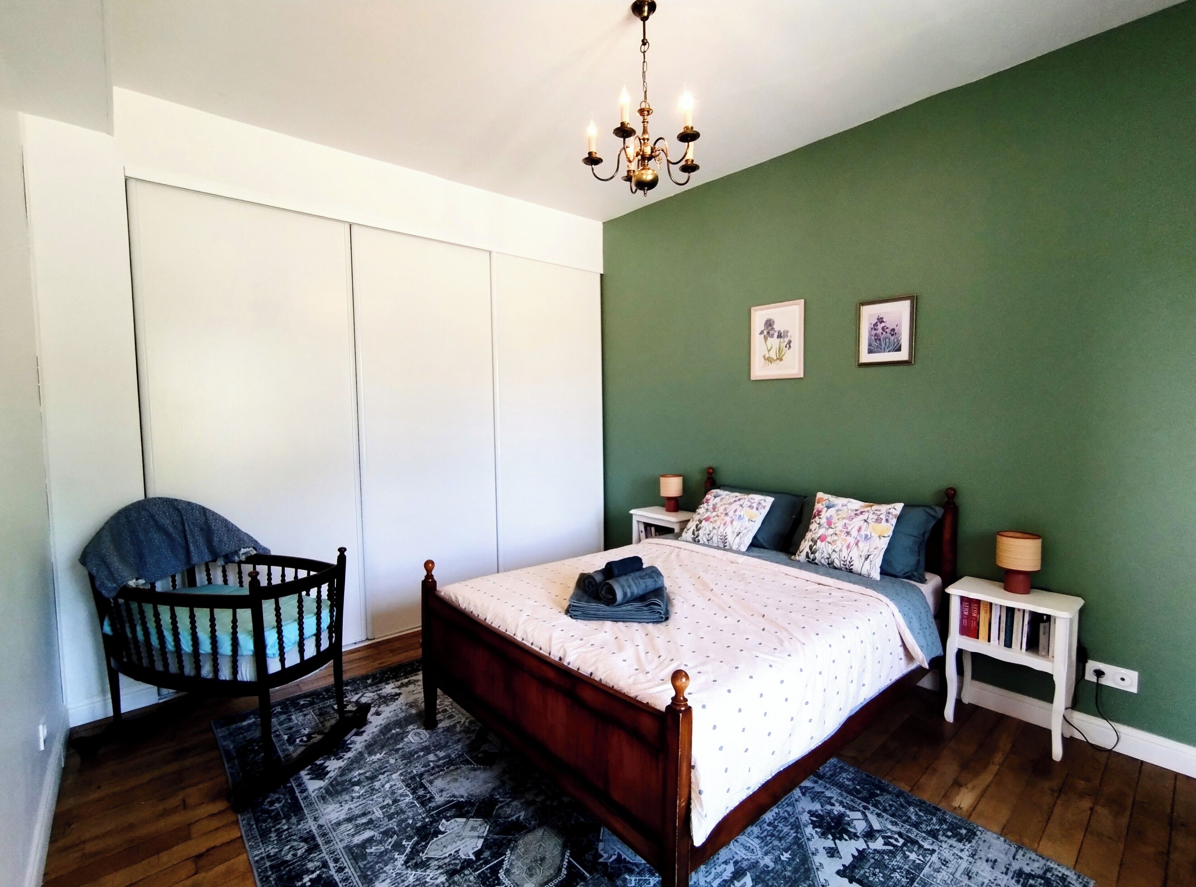 1 quarto, escrivaninha, berço de viagem, Wi-Fi de cortesia