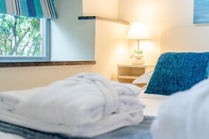 Bügeleisen/Bügelbrett, Reisekinderbett, kostenloses WLAN, Bettwäsche