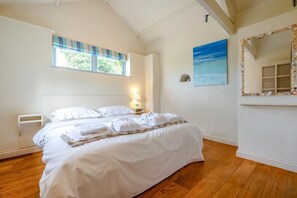 Bügeleisen/Bügelbrett, Reisekinderbett, kostenloses WLAN, Bettwäsche