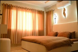 Room - Luxury 2-Bedroom Stay | Netflix & High-Speed WiFi (Rawalpindi)