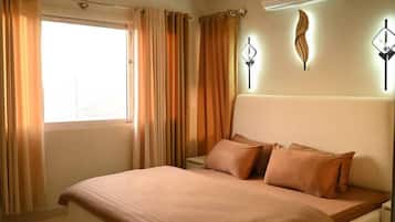 2 bedrooms, iron/ironing board, WiFi