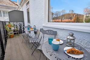 Outdoor dining - 2 Bed in Abergavenny (oc-t35019) (Abergavenny)