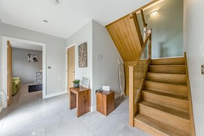 Interior - 4 Bed in Goodwick (oc-s34887) (Goodwick)