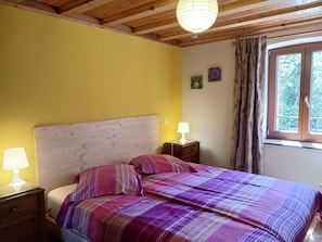4 slaapkamers, een strijkplank/strijkijzer, wifi, beddengoed