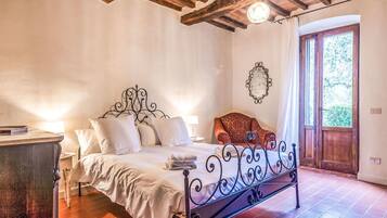 4 camere, culla da viaggio, Wi-Fi gratuito, lenzuola