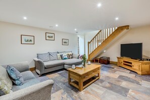 TV, fireplace - 2 Bed in West Pennard (oc-d34976) (Coxbridge)