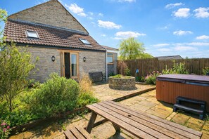 Terrace/patio - 2 Bed in West Pennard (oc-d34976) (Coxbridge)
