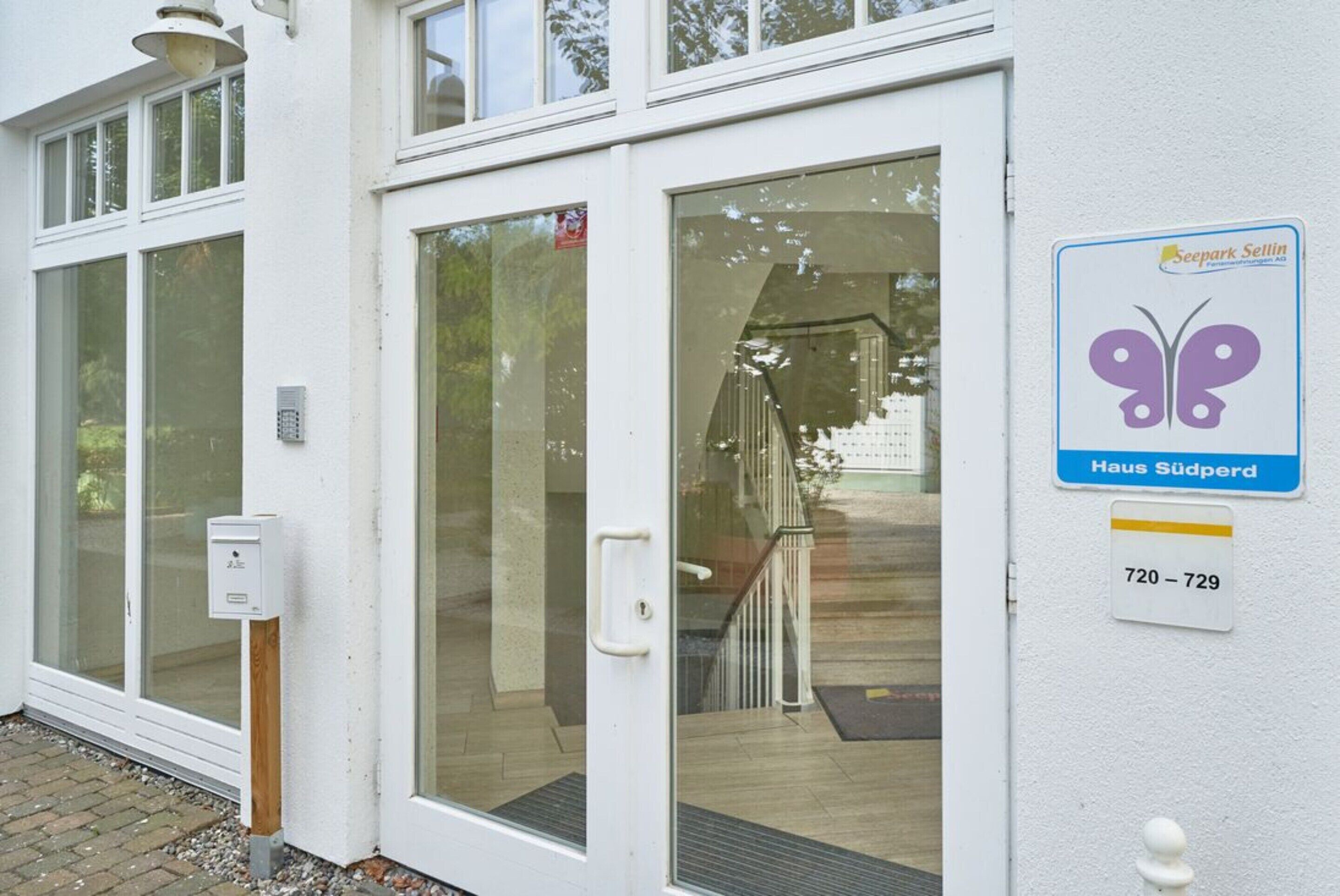 Apartment | Reception