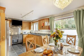 Dining - 3 Bed in Polruan (oc-l35010) (Fowey)