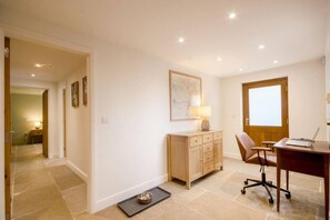 A room with a desk, chair, and a window. - 3 Bed in Tideswell (oc-f35061) (Tideswell)