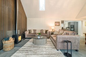 Fernseher, Kamin