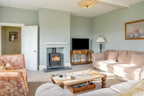 TV, fireplace - 5 Bed in Wroxall (oc-f34687) (Wroxall)
