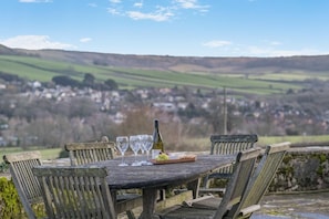 Outdoor dining - 5 Bed in Wroxall (oc-f34687) (Wroxall)