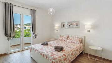 2 slaapkamers, een strijkplank/strijkijzer, wifi, beddengoed