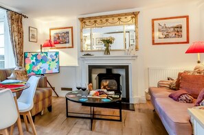 TV, fireplace - 3 Bed in Broadstairs (oc-n34799) (Broadstairs)
