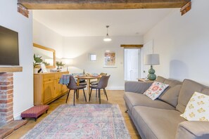 TV - 3 Bed in Holt (oc-f34876) (Holt)