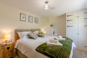 Bügeleisen/Bügelbrett, Reisekinderbett, kostenloses WLAN, Bettwäsche