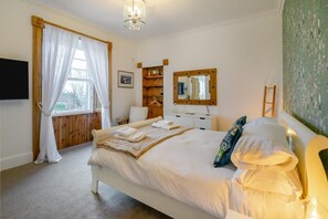Bügeleisen/Bügelbrett, Reisekinderbett, kostenloses WLAN, Bettwäsche
