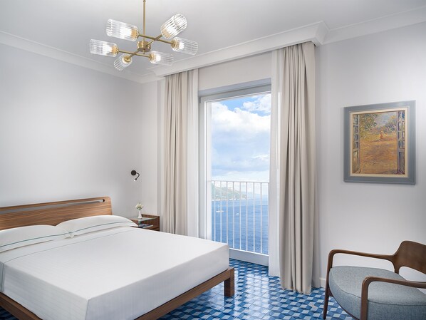 Kamar Double Comfort, pemandangan laut | Seprai premium, minibar, brankas, dan tirai kedap cahaya