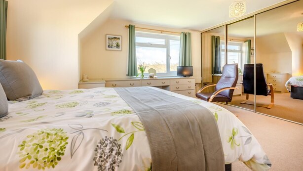 4 bedrooms, travel crib, WiFi (free) - 4 Bed in Harlyn Bay (oc-t35030) (Harlyn Bay)