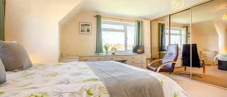4 bedrooms, travel cot, free WiFi