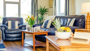 TV - 4 Bed in Harlyn Bay (oc-t35030) (Harlyn Bay)