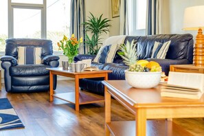 TV - 4 Bed in Harlyn Bay (oc-t35030) (Harlyn Bay)