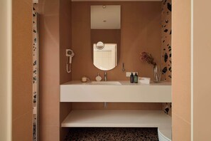 Dusche, Haartrockner, Handtücher, Shampoo