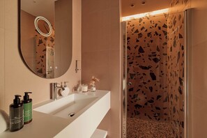 Shower, hair dryer, towels, shampoo - Persante Sunrise Collection 4 | Riverview | AC (Kołobrzeg)