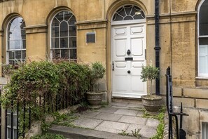 Exterior detail - 1 Bed in Bath (oc-bhr33) (Bath)