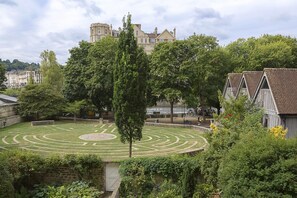 Property grounds - 1 Bed in Bath (oc-bhr33) (Bath)