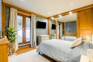 Bügeleisen/Bügelbrett, Reisekinderbett, kostenloses WLAN, Bettwäsche