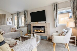TV - 2 Bed in Upton (oc-c35149) (Ryde)
