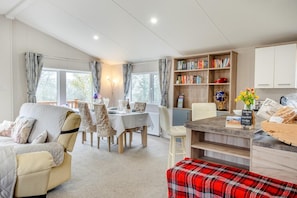 TV - 2 Bed in Upton (oc-c35149) (Ryde)