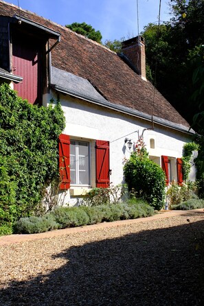 Exterior - Vrbo Property (Chançay)