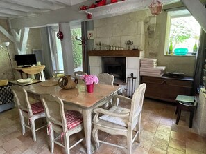 Dining - Vrbo Property (Chançay)