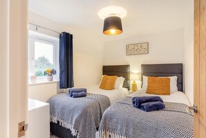 Travel cot, free WiFi, bed sheets - 2 Bed in Lanteglos (oc-l35091) (Lanteglos Highway)