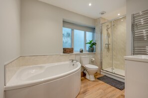 Towels - 2 Bed in Child Okeford (oc-w35000) (Child Okeford)