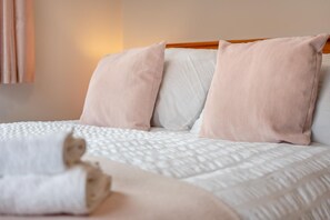 Iron/ironing board, free WiFi, bed sheets - 2 Bed in Child Okeford (oc-w35000) (Child Okeford)