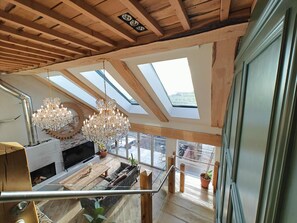 Fernseher, Kamin