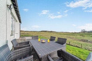 Outdoor dining - 4 Bed in Borgue (oc-m35792) (Borgue)