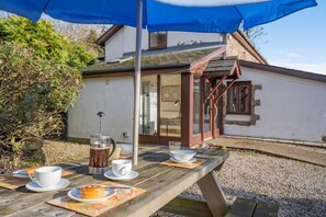 Outdoor dining - 2 Bed in Risca (oc-b35977) (Risca)