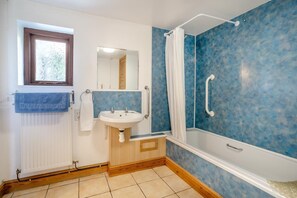 Bathroom - 2 Bed in Risca (oc-b35977) (Risca)