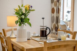 Dining - 2 Bed in Risca (oc-h35978) (Risca)