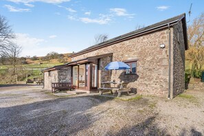 Exterior - 2 Bed in Risca (oc-h35978) (Risca)