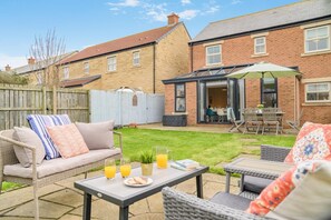 Outdoor dining - 4 Bed in Embleton (oc-t35047) (Embleton)