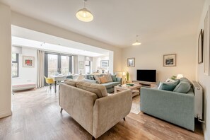 TV - 4 Bed in Embleton (oc-t35047) (Embleton)