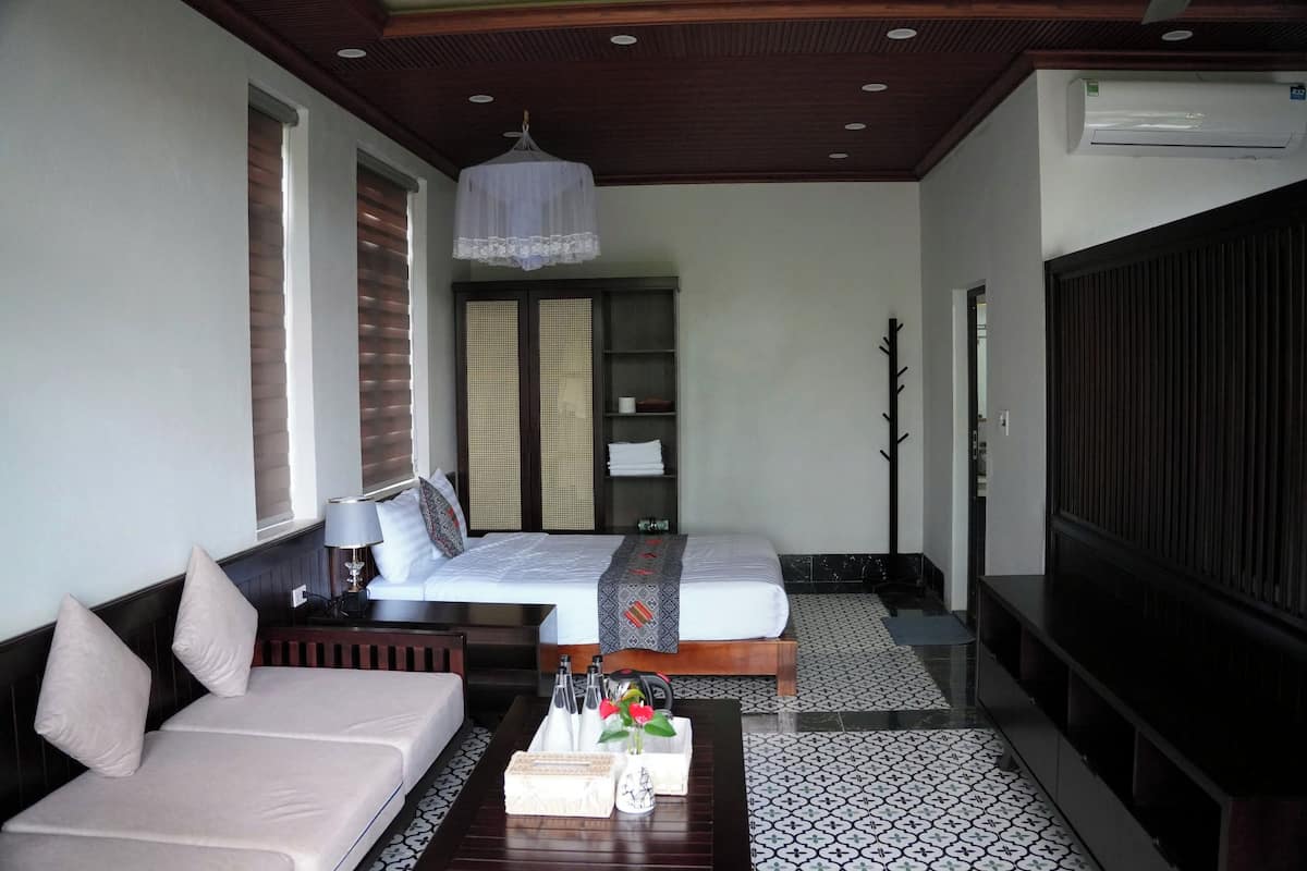 ห้องแฟมิลี่, ระเบียง, วิวสระว่ายน้ำ | Wi-Fi ฟรี, ผ้าปูที่นอน