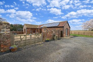 Exterior - 2 Bed in Alne (oc-t35068) (Aldwark)